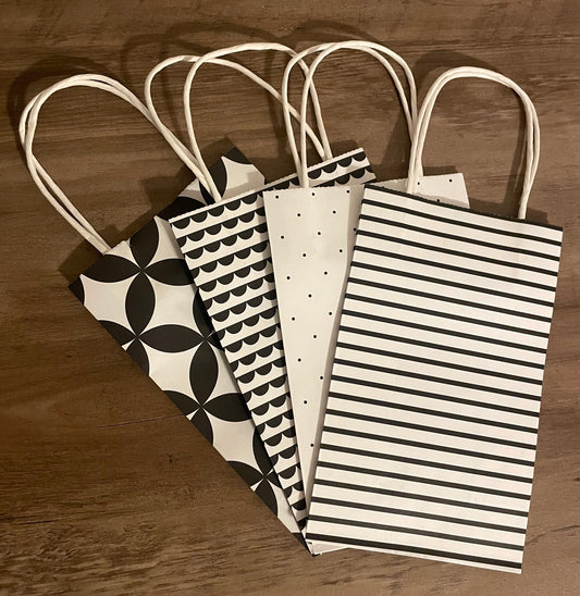 Black & White 5.25x8.44x3 Kraft Bags